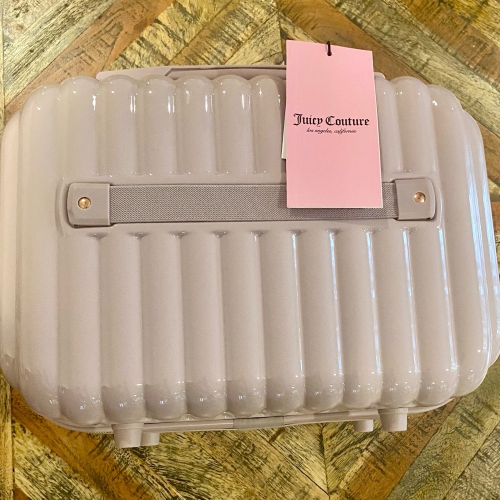 Juicy Couture Chelsie Collection Travel Cosmetic Hard Case